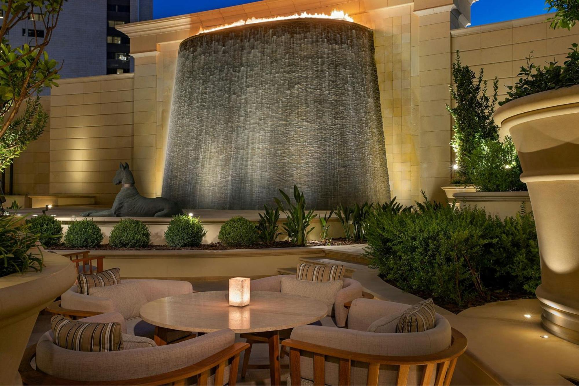 ホテル The Ritz-Carlton, アンマン エクステリア 写真 The Waterfall at the Wynn