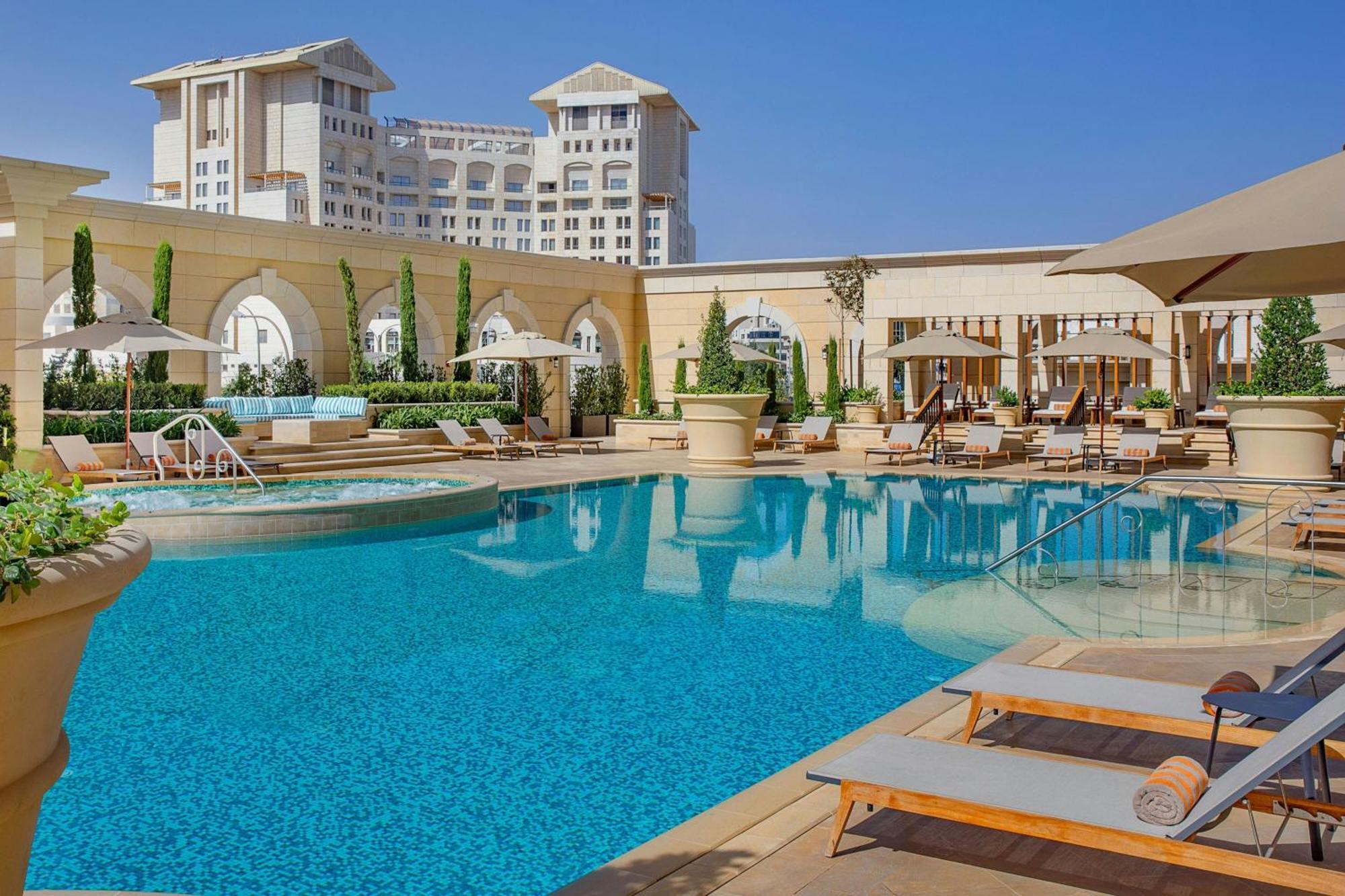 ホテル The Ritz-Carlton, アンマン エクステリア 写真 The pool at the Four Seasons Hotel