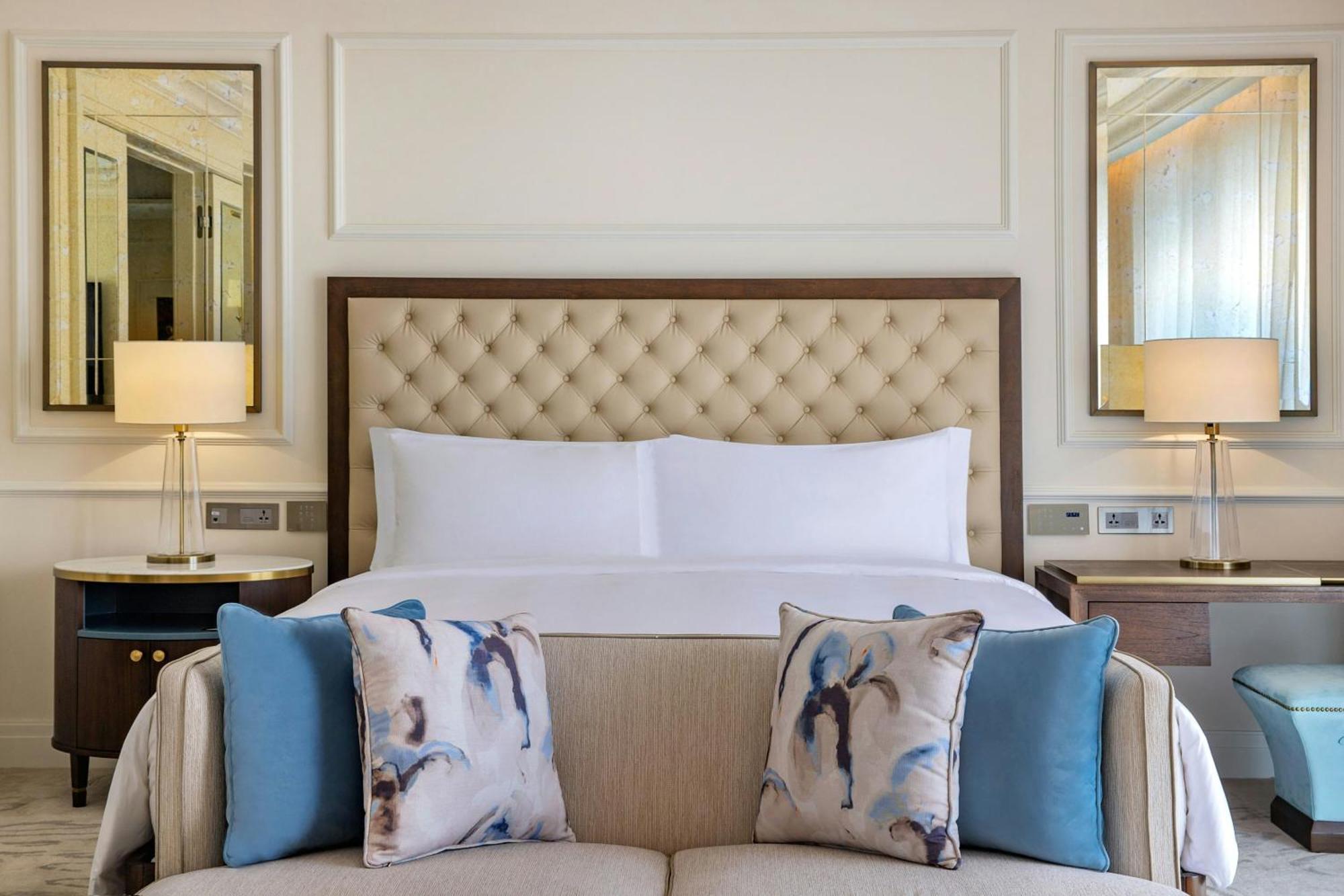 ホテル The Ritz-Carlton, アンマン エクステリア 写真 A bedroom at the hotel