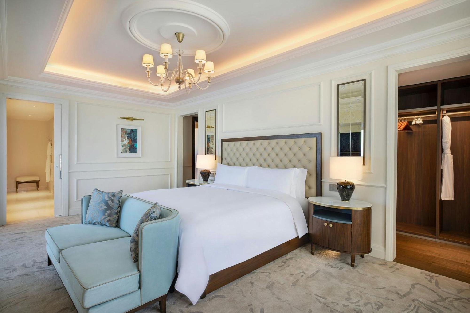 ホテル The Ritz-Carlton, アンマン エクステリア 写真 A bedroom at the hotel