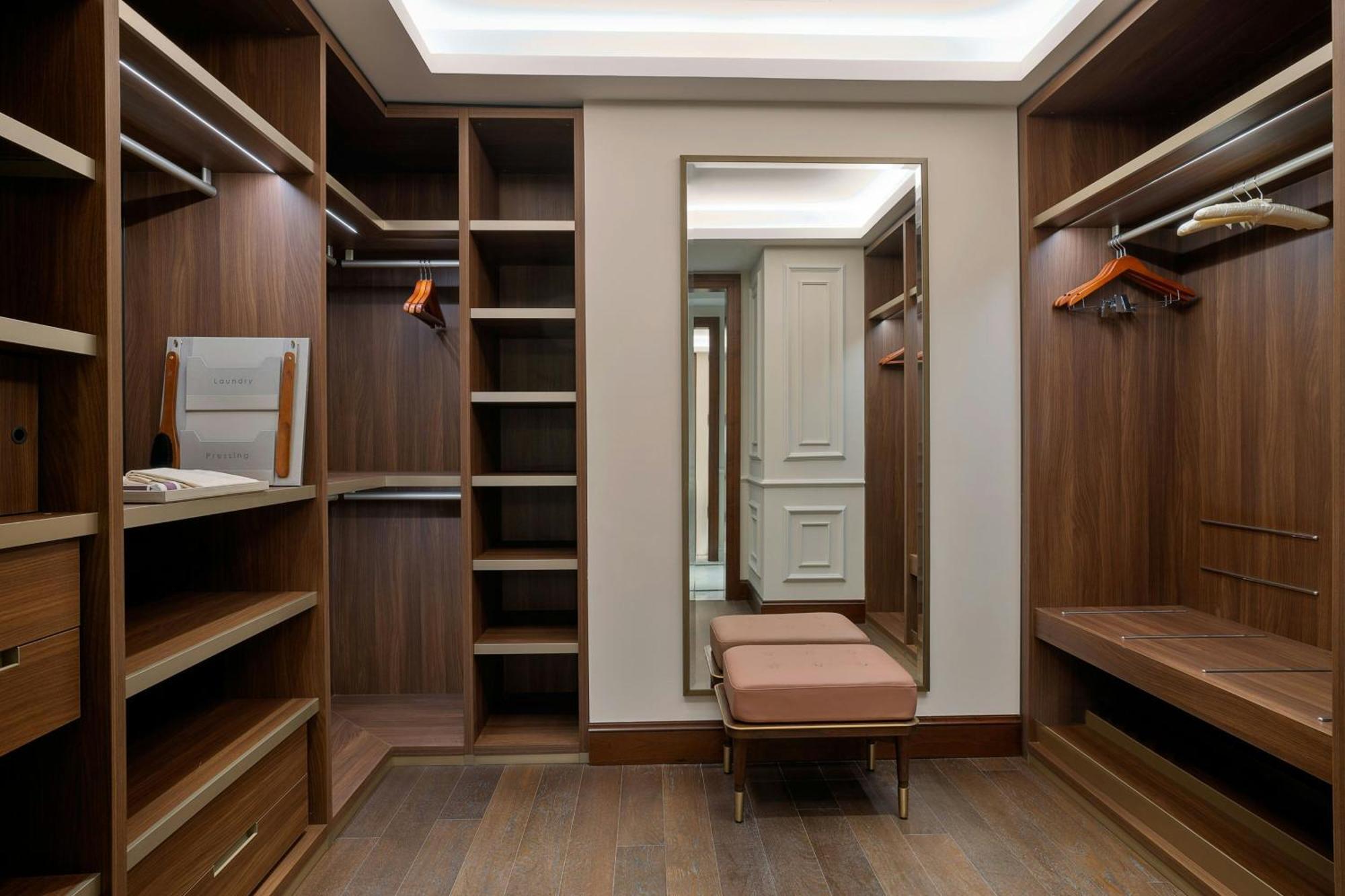 ホテル The Ritz-Carlton, アンマン エクステリア 写真 A walk-in closet