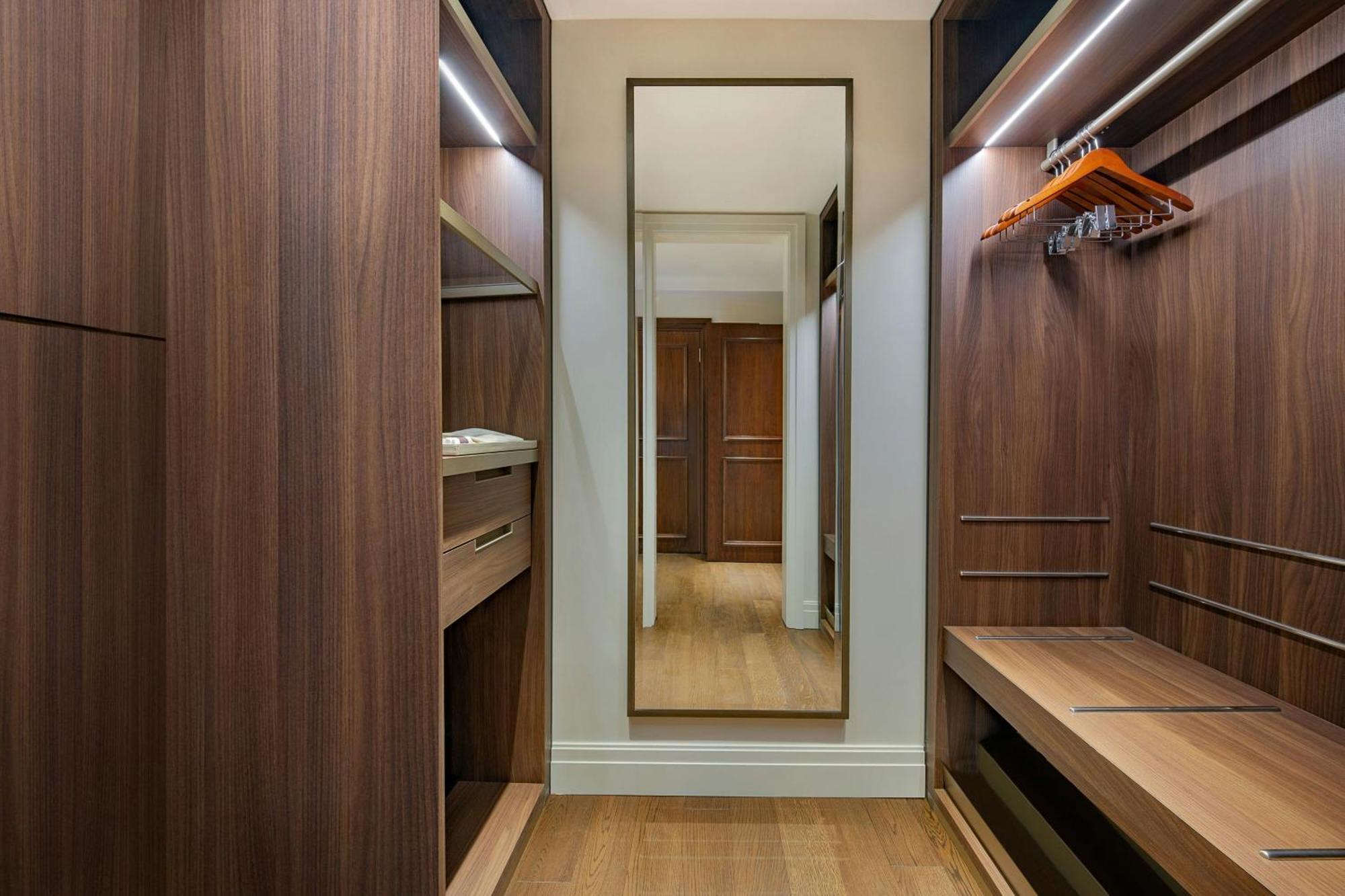 ホテル The Ritz-Carlton, アンマン エクステリア 写真 A walk-in closet